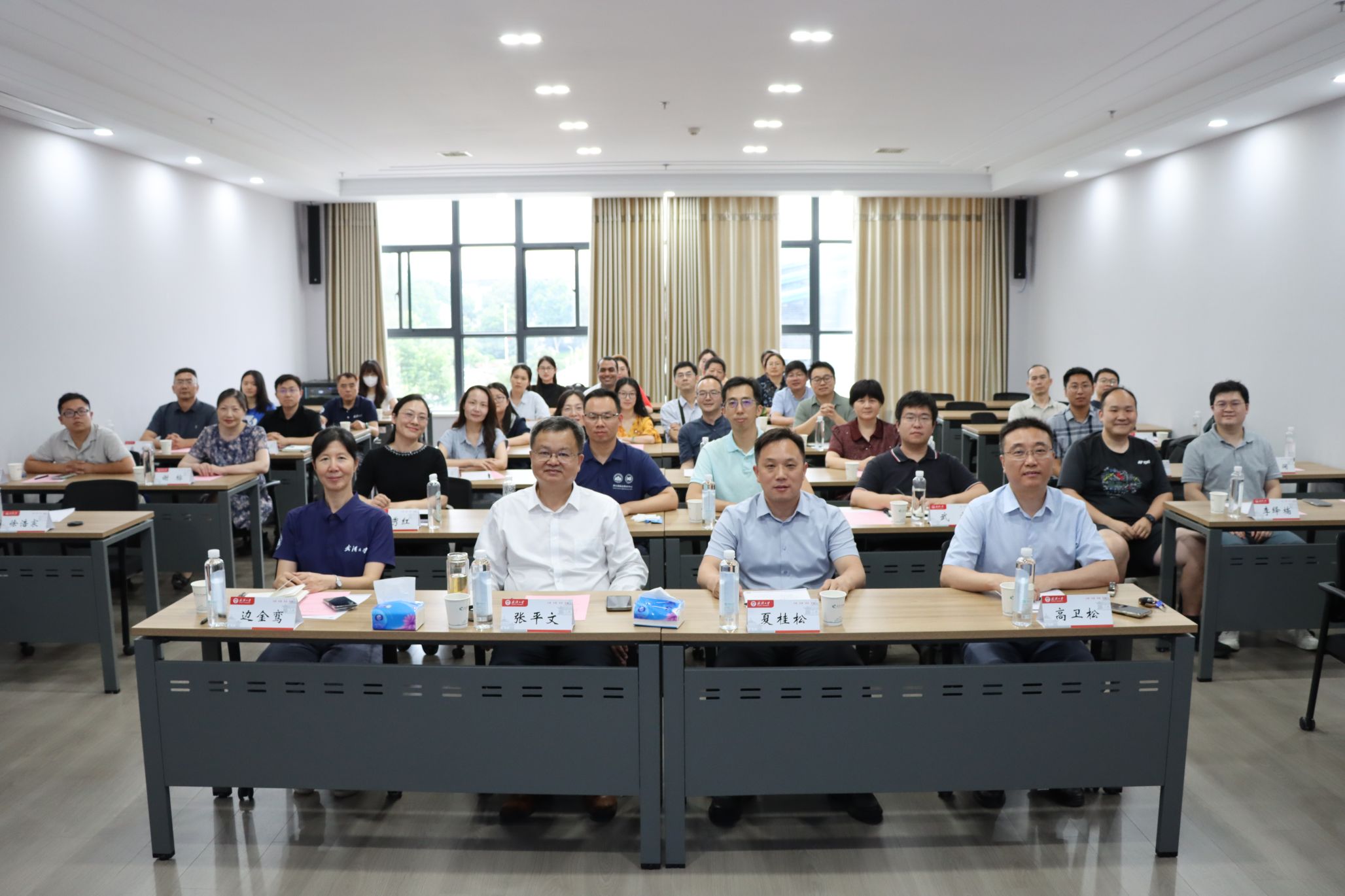 ​经理张平文在教职工大会上擘画公司发展新蓝图